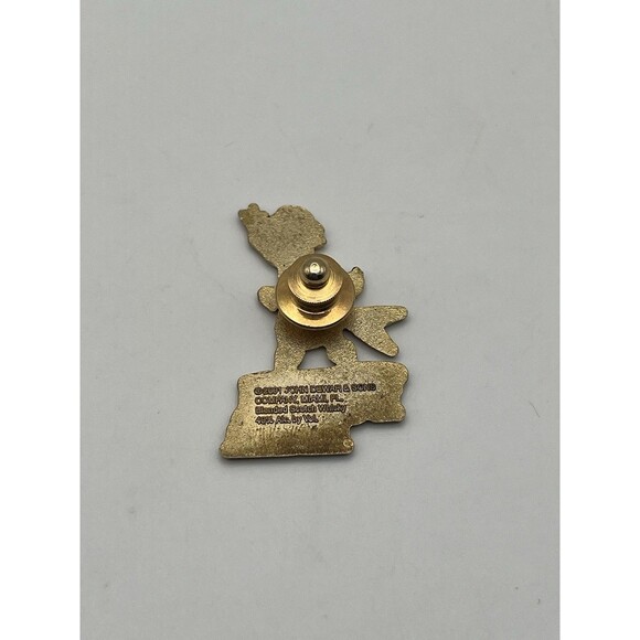 Dewar's Rocks Lapel Pin Blended Scotch Whisky Bacardi Highlander on Guitar - Picture 4 of 4